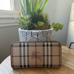 Authentic Burberry Elmore Wallet